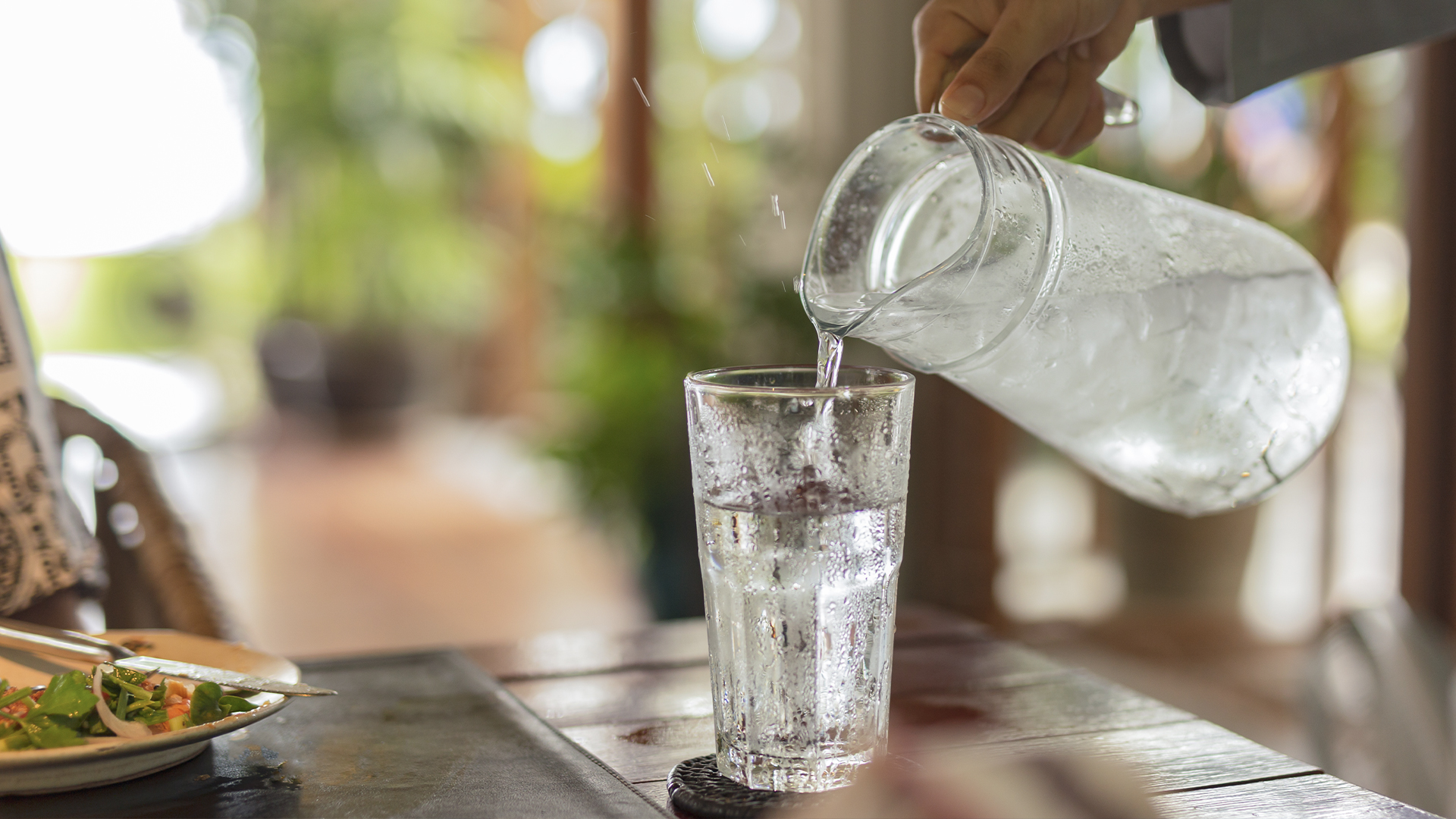 Dispenser acqua al bar: la soluzione ecologica che migliora il servizio